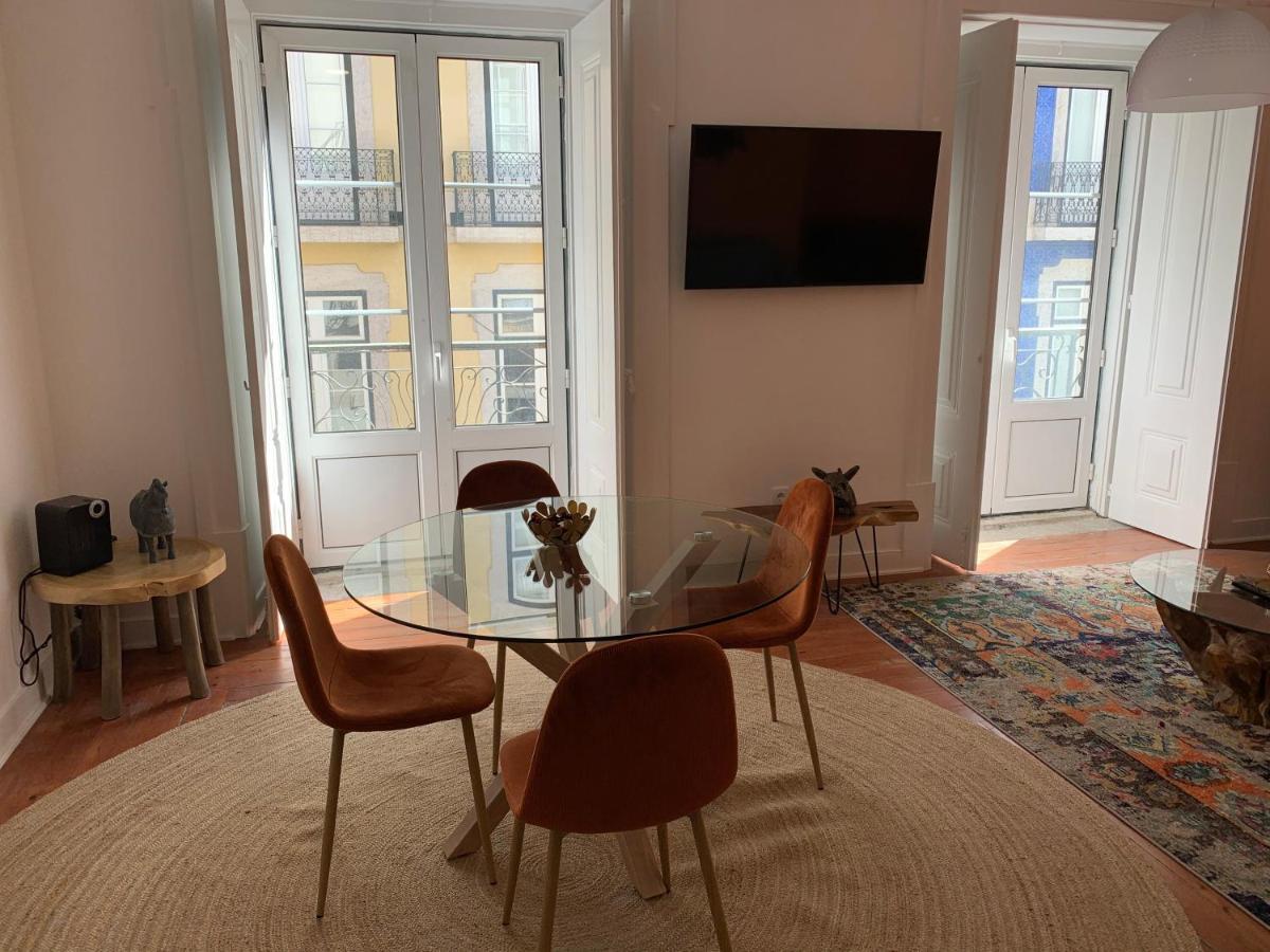 Spacious 1 Bedroom With A Parking Spot In Chiado Appartement *